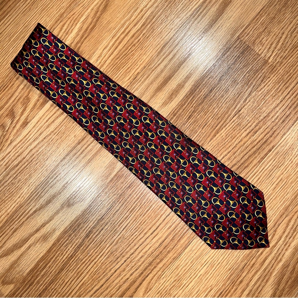 Burberrys 100%‎ silk red on black Necktie - Picture 4 of 6